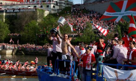 Gabarra y fiesta histórica del Athletic por las calles de Bilbao