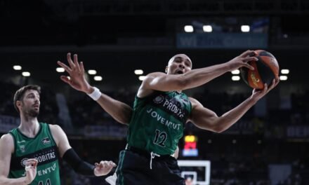 Los jugadores del Joventut claman contra el arbitraje ante el Real Madrid: “Es un robo”
