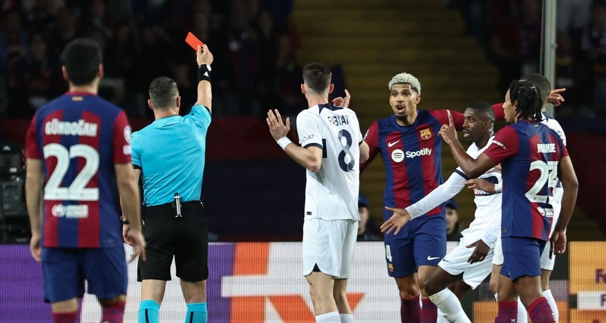 Rigurosa expulsión de Araújo en el minuto 29 del Barça-PSG