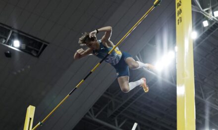 Duplantis bate su propio récord del mundo hasta los 6.24 metros