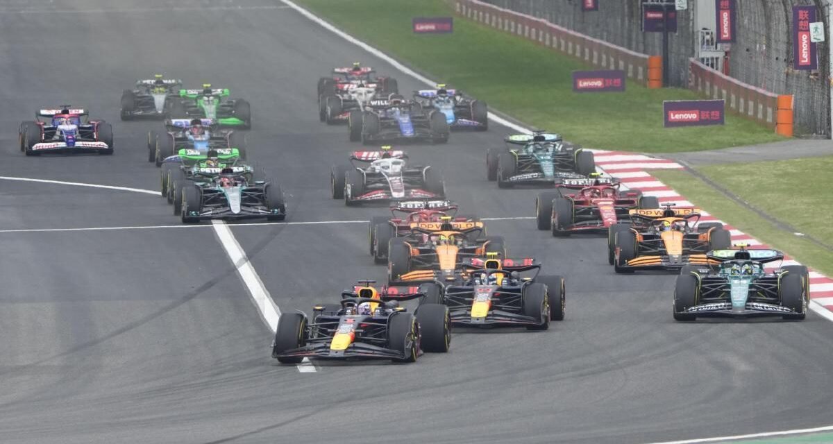 Verstappen apabulla y Alonso maravilla en la salida, pero acaba 7.º