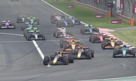 Verstappen apabulla y Alonso maravilla en la salida, pero acaba 7.º