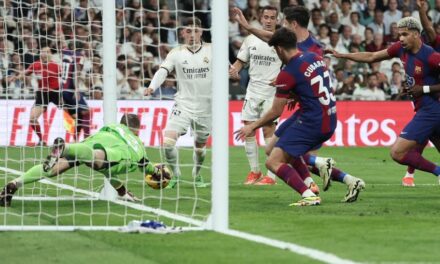 Un penalti a favor del Madrid y un gol fantasma no concedido provocan la indignación del Barça