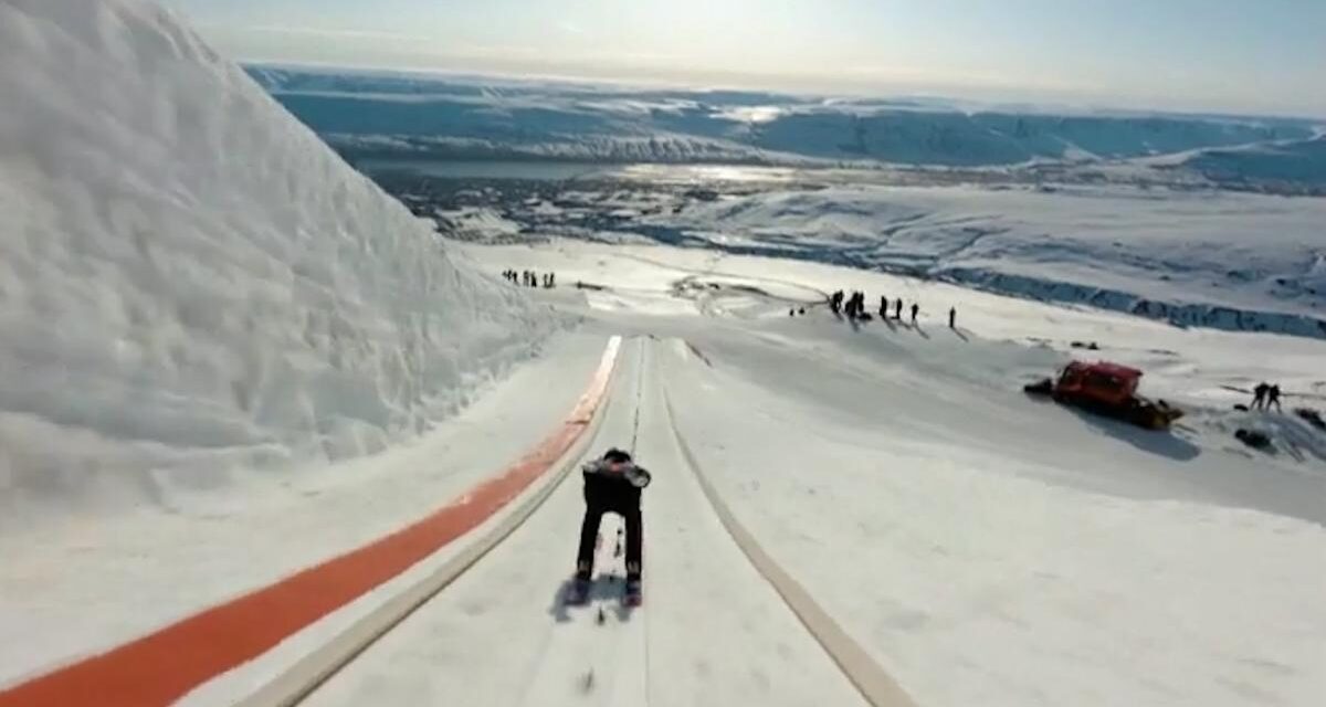 El espectacular (no) récord del mundo de salto de esquí de cerca de 300 metros