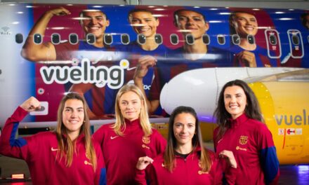 Vueling apuesta por el Barça Femenino y descubre el primer avión para ellas