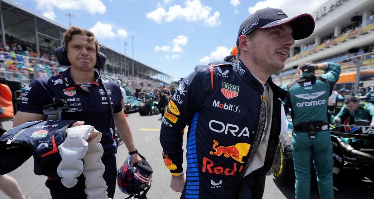 Verstappen va solo