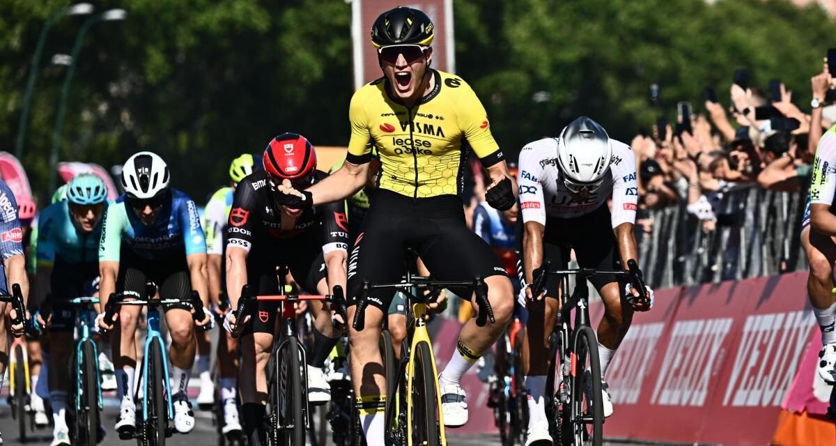 Kooij le roba el triunfo a Narváez en la novena etapa del Giro