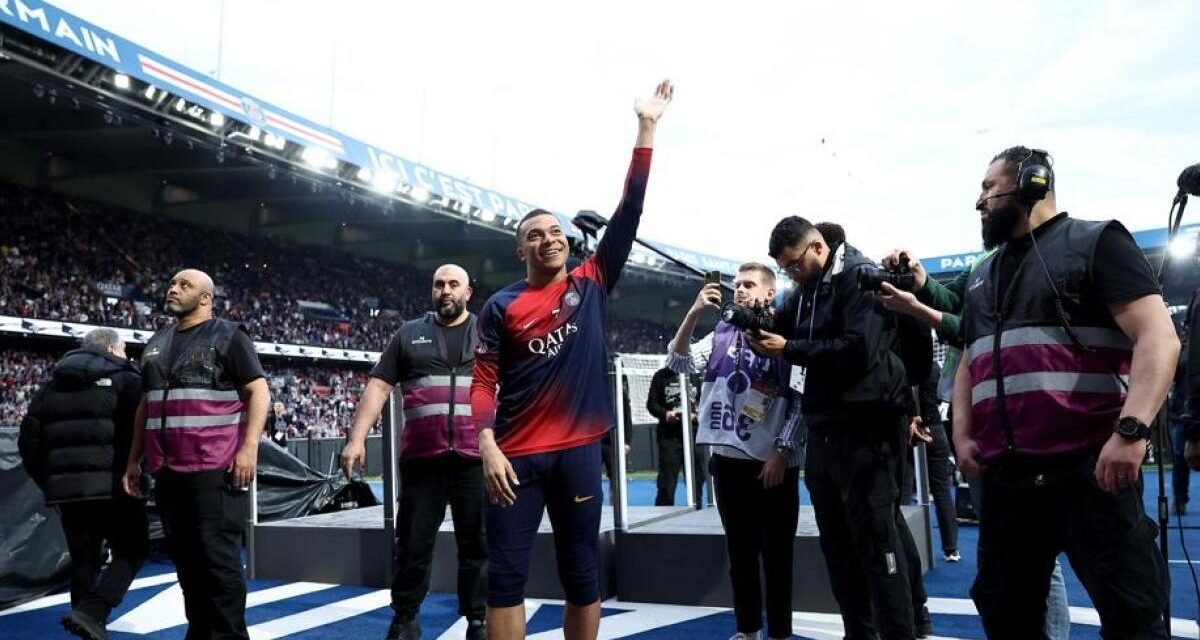 Mbappé se despide del Parque de los Príncipes entre pitos y tímidos aplausos