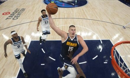 Los Nuggets empatan las semifinales ante los Timberwolves con otra exhibición de Jokic