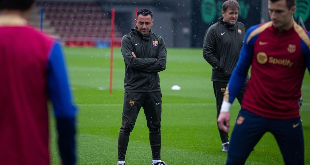 Xavi pincha la burbuja en el Barcelona