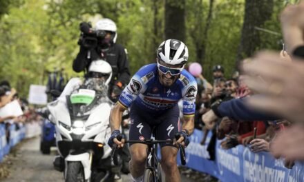 Alaphilippe recupera el brillo y el crédito perdidos en el Giro