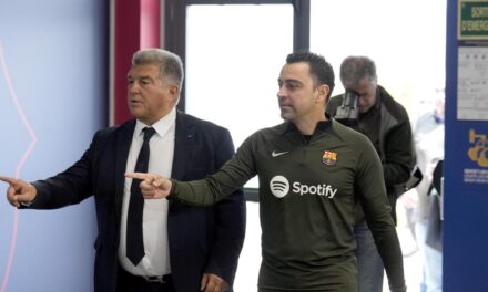 Cumbre en la ciudad deportiva con Xavi Hernández