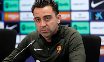 Xavi, destituido en directo | Reacciones del Barcelona y de Laporta, última hora