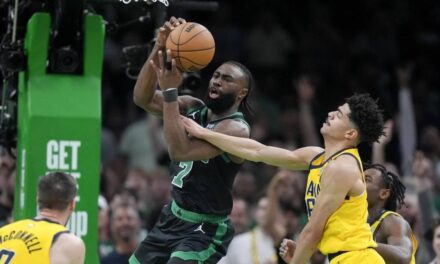 Jaylen Brown acerca a los Celtics a las Finales tras destrozar a los Pacers con 40 puntos