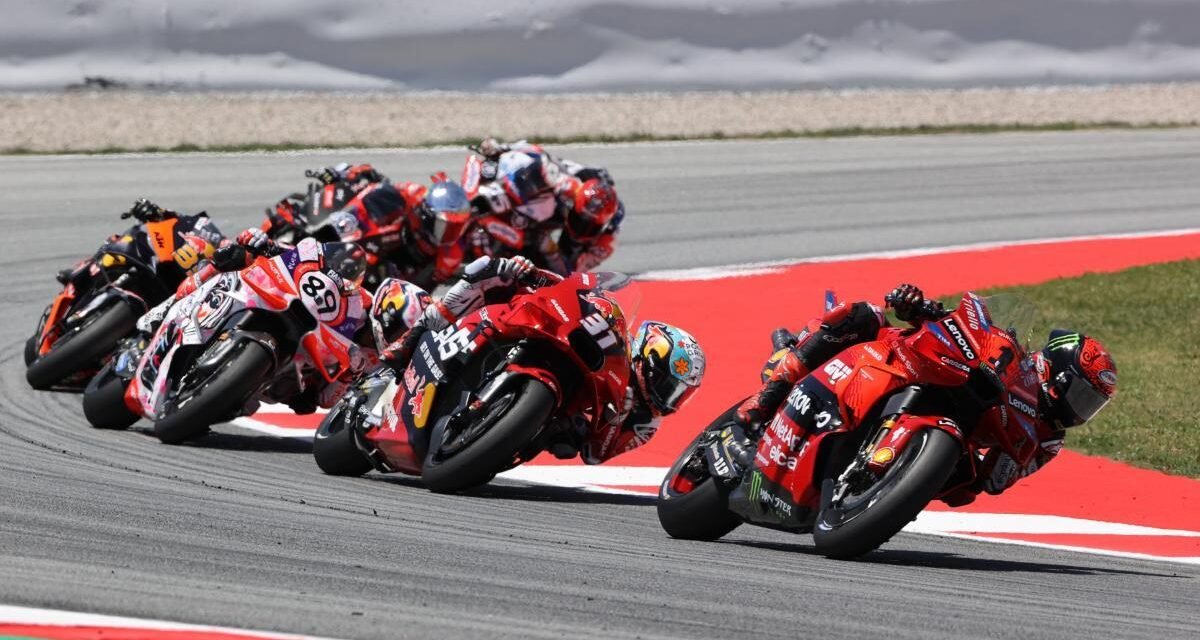 Bagnaia gana en Montmeló, con Martín 2.º, y Márquez regala otra gesta, de 14.º a 3.º