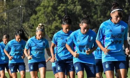 Abandonan la selección argentina tras recibir un sándwich y un plátano como comida