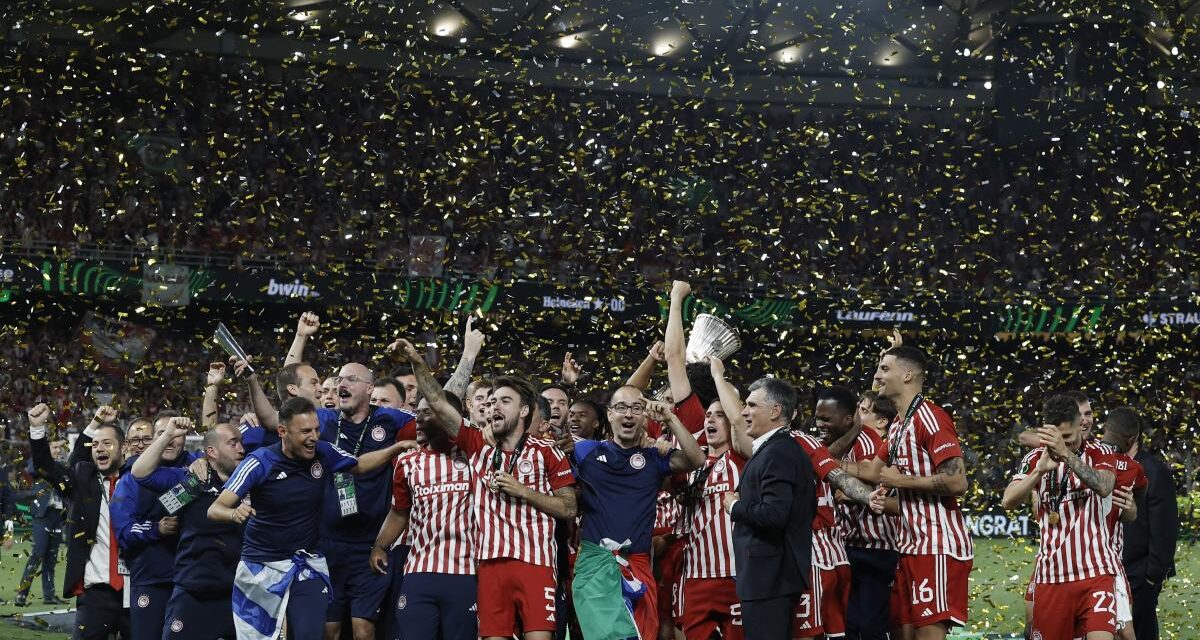 El Olympiacos de Mendilibar gana su primer título europeo tras conquistar la Conference League