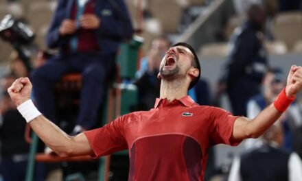 Djokovic se impone al alba: “Si os vais de fiesta, me apunto”