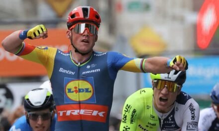 Mads Pedersen se lleva al esprint la primera etapa de la Dauphiné