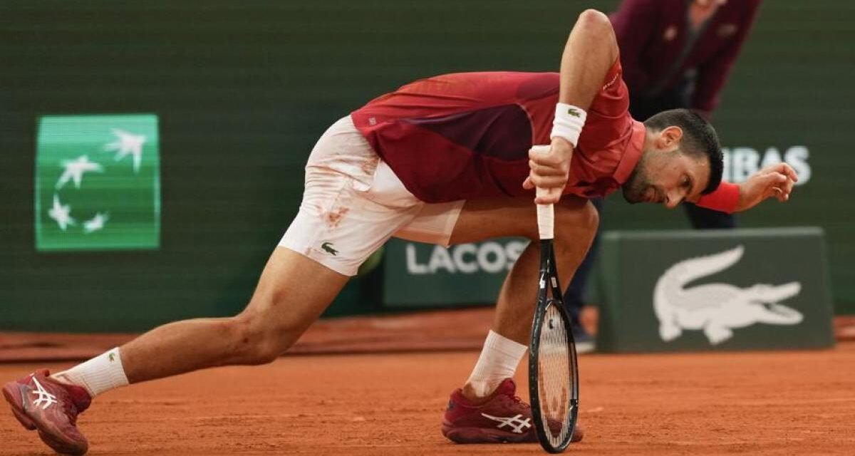 La rodilla tumba a Djokovic