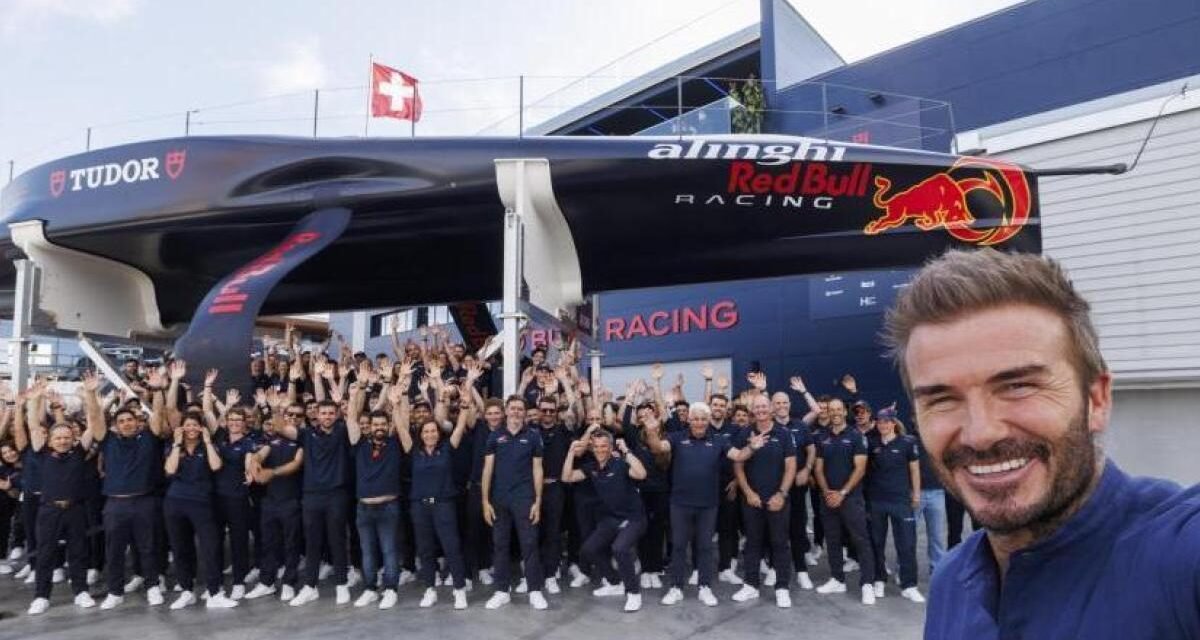 David Beckham apoya al Alinghi Red Bull de la Copa del América durante su visita a Barcelona
