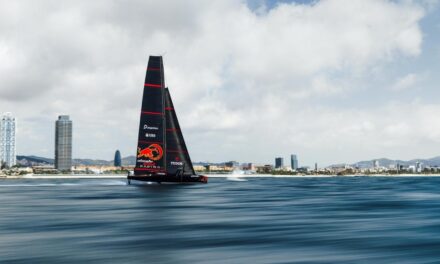 Alinghi Red Bull abre su competición de la foto del mes de la Copa del América