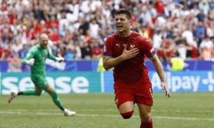 Jovic rescata del abismo a Serbia