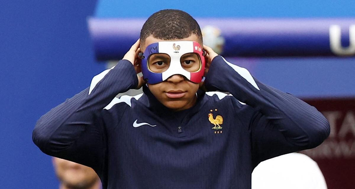 Mbappé ya tiene su máscara en la Eurocopa