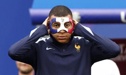 Mbappé ya tiene su máscara en la Eurocopa