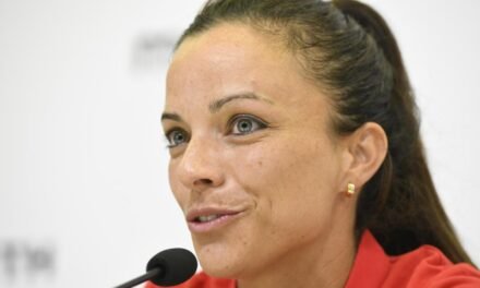 Marta Huerta de Aza, primera árbitra en ascender a Segunda División