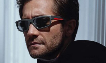 El actor Jake Gyllenhaal, cara visible de Prada Linea Rossa Eyewear 24′, en la Copa del América