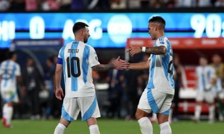 Argentina no hace caso a los fantasmas del pasado y ya está en los cuartos de final