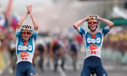 Bardet consigue su primer amarillo en su último Tour