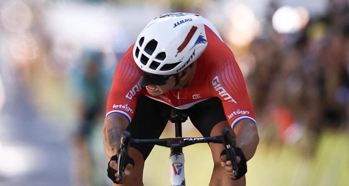 Gana Groenewegen, el sprinter con gafas de Batman