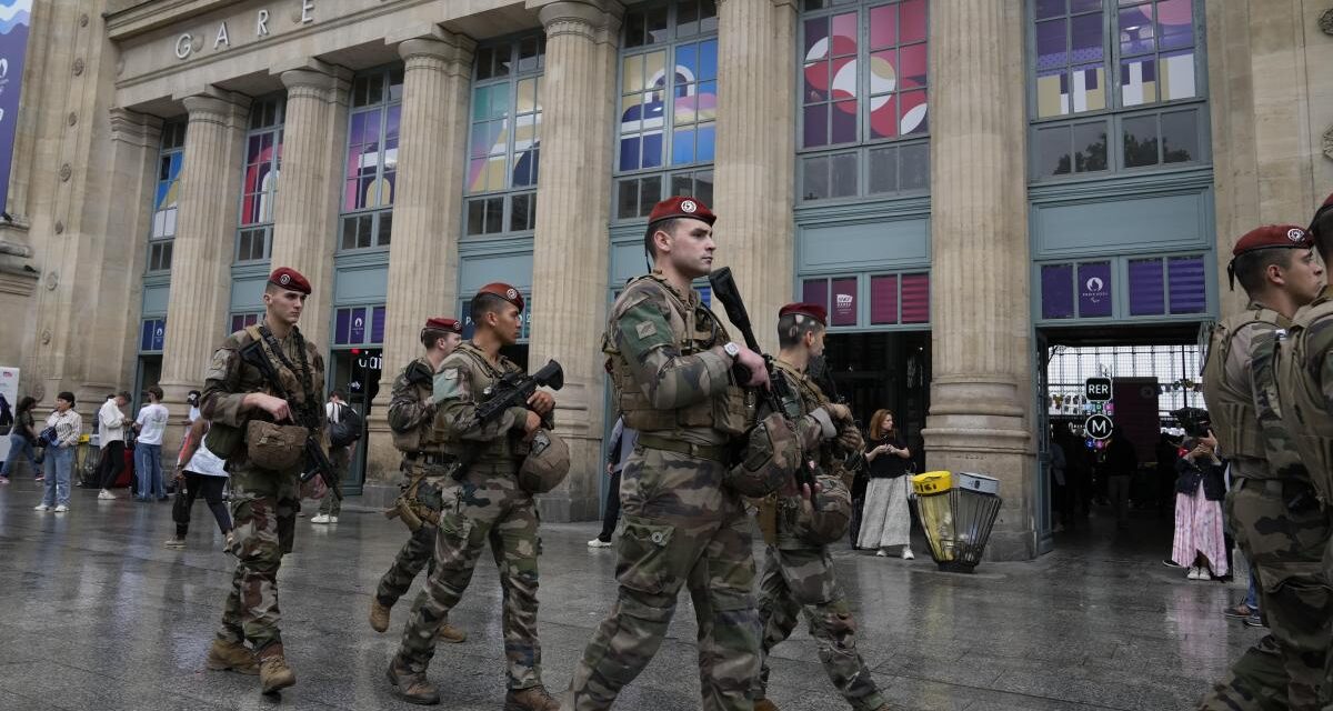 Un sabotaje agita el temor en París pero sin conseguir eclipsar la fiesta olímpica