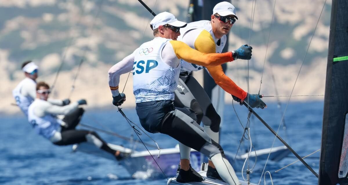 Botín y Trittel (49er), en posición de medalla a falta de seis regatas