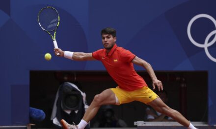 Alcaraz da un paso más hacia las medallas y ya está en cuartos