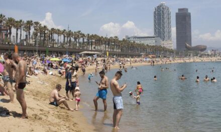 Barcelona refuerza la red de telefonía móvil y dota de cobertura 5G al frente litoral