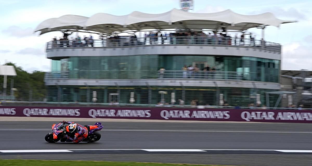 Bastianini evita el liderato de Martín en la Sprint de Silverstone; Márquez y Bagnaia, al suelo