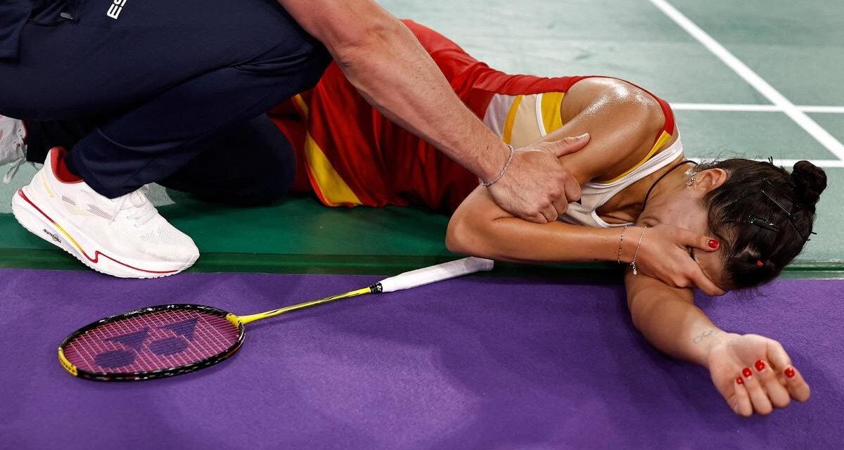 Carolina Marín se quiebra la rodilla y abandona los Juegos entre lágrimas