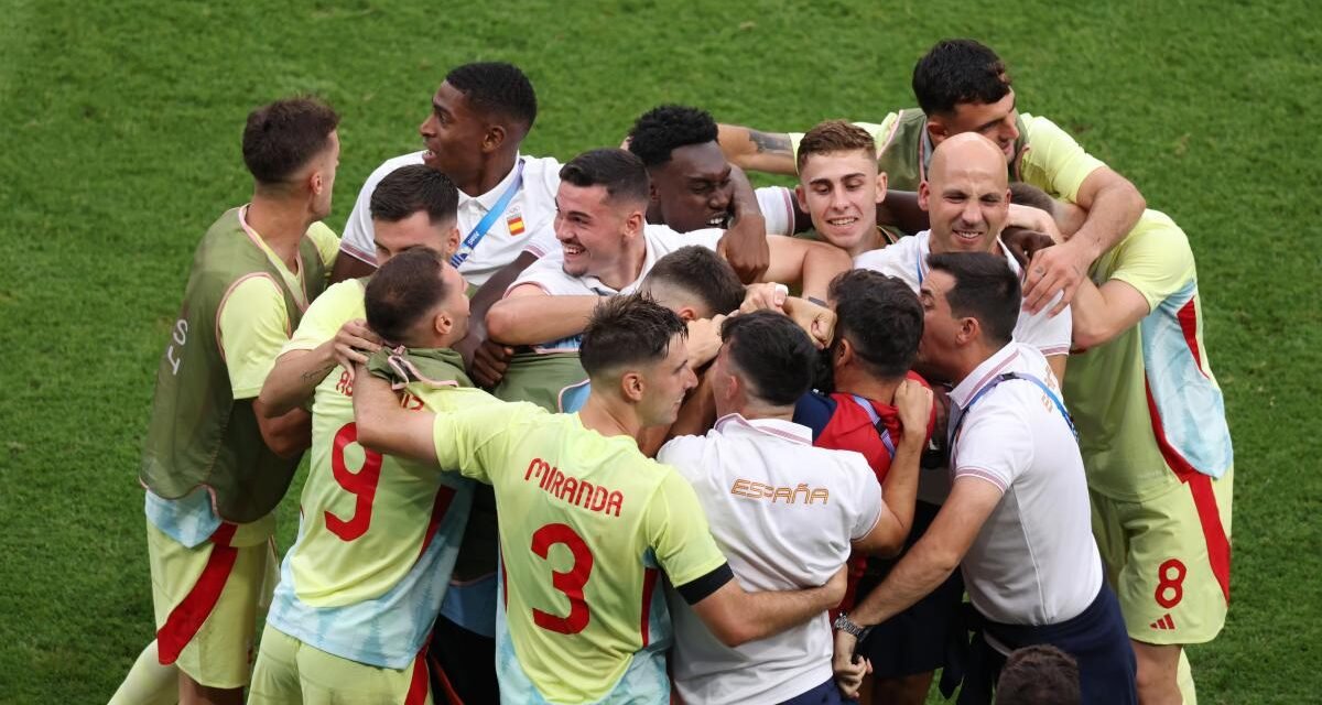 Camello corona a la España de Fermín en un partido para siempre
