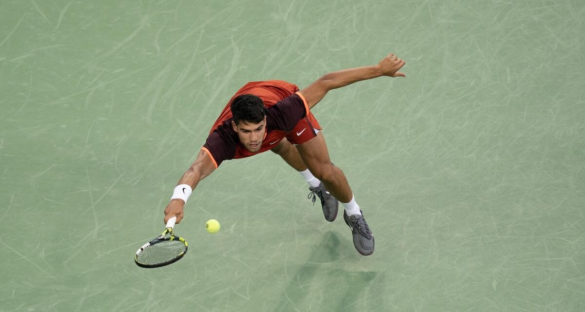 Suspendido por la lluvia en pleno ‘tie break’ el partido entre Alcaraz y Monfils