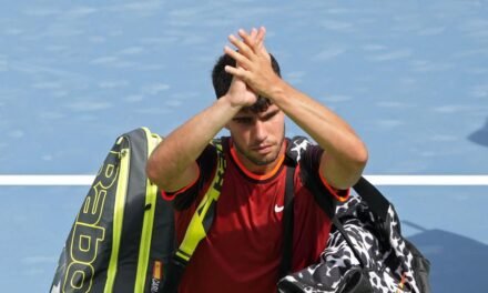 Alcaraz pierde los nervios y cae ante Monfils en su debut en Cincinnati