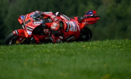 Bagnaia gana la Sprint de Austria y recupera el liderato; Martín y Márquez fallan