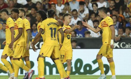 Lewandowski lidera el triunfo de la guardería del Barça en Mestalla