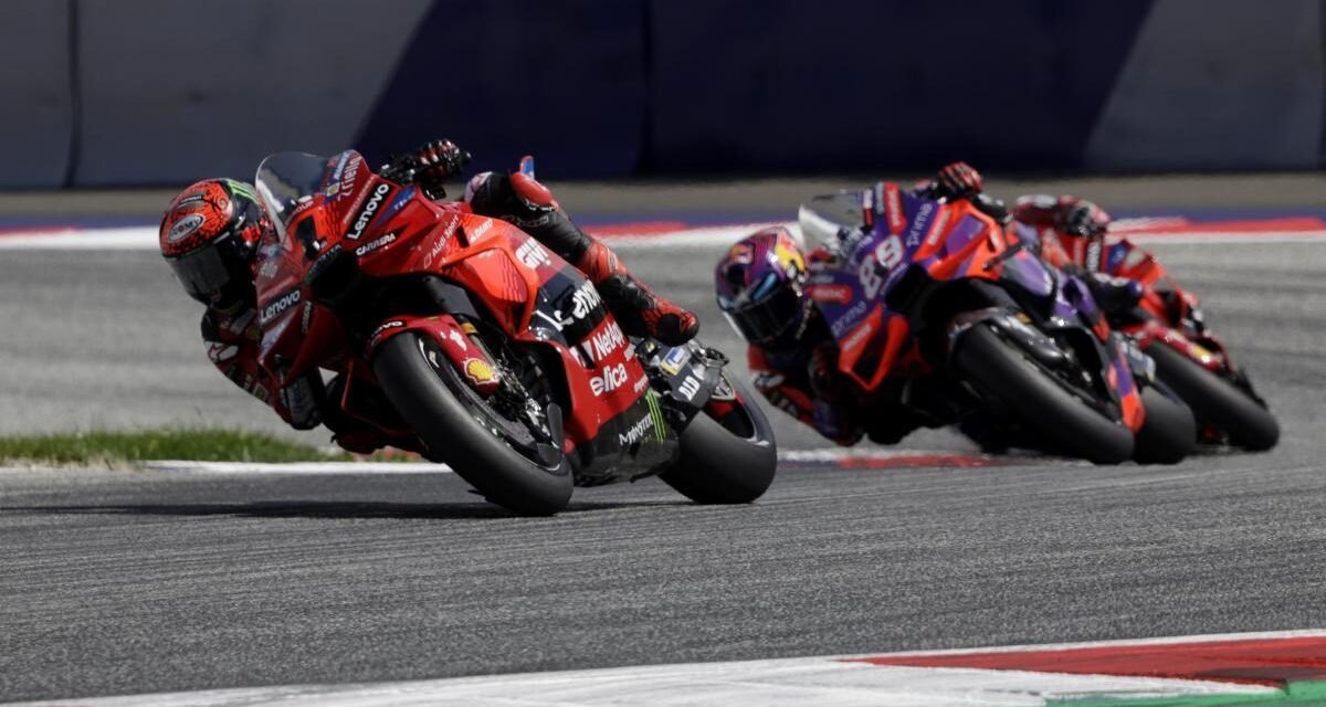 Bagnaia vuelve a vencer a Martín, y Márquez regala una escalada soberbia, de 13.º a 4.º