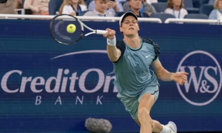 Jannik Sinner debuta con victoria ante Mc Donald