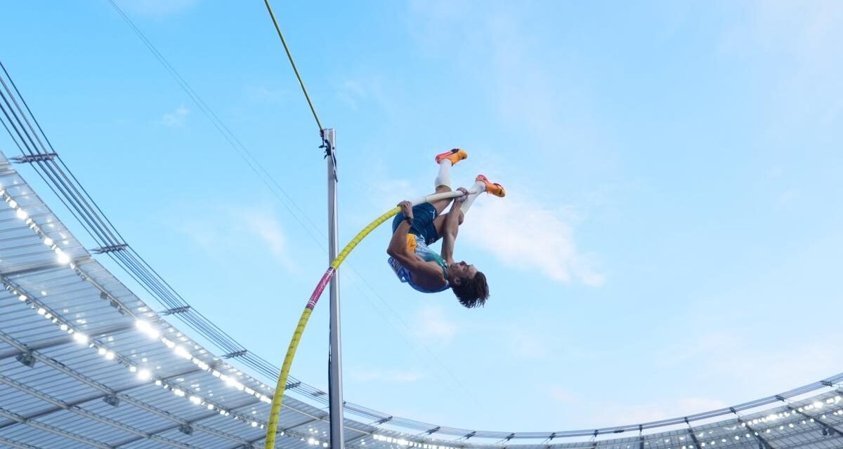 Duplantis vuelve a batir el récord del mundo 20 días después de los Juegos