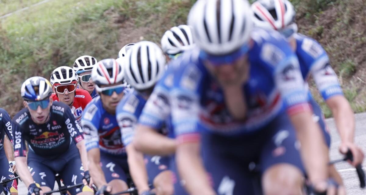 La Vuelta a España, hoy en directo | Última hora: etapa de Luanco a Lagos de Covadonga