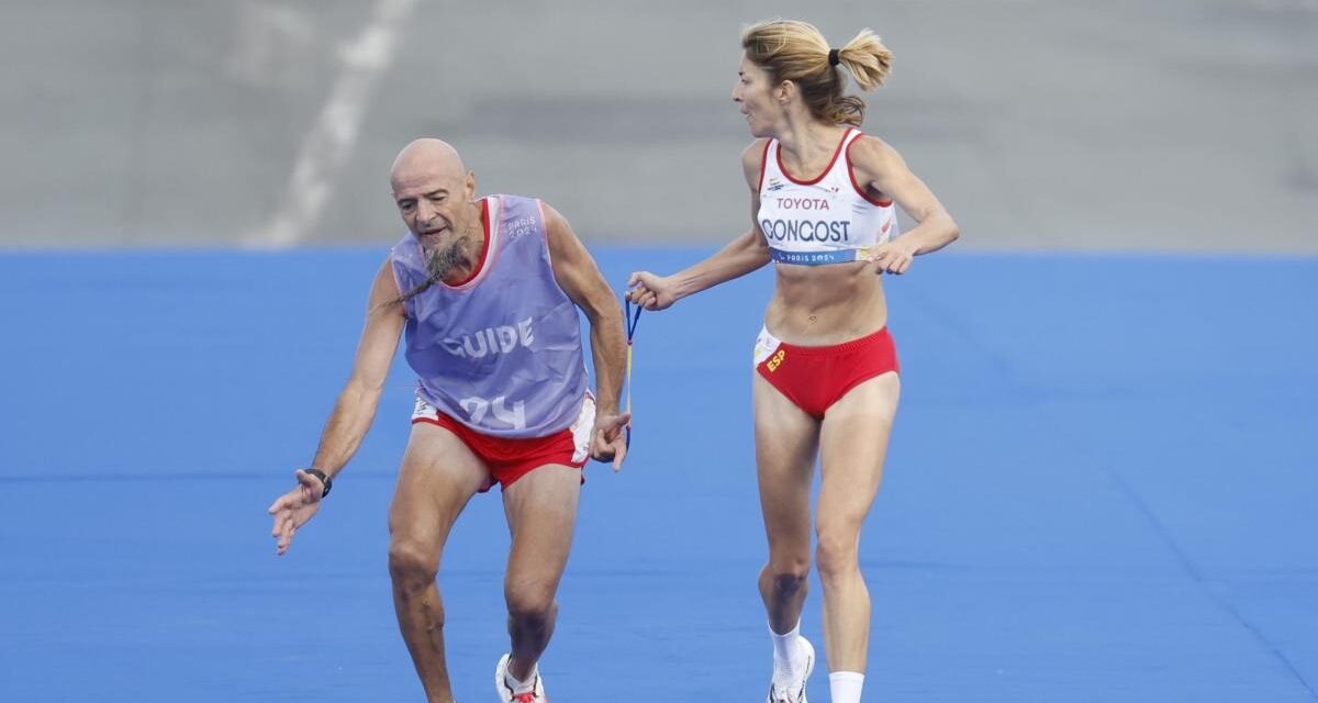 El absurdo despide al maratón paralímpico: una española pierde el bronce por asistir a su guía